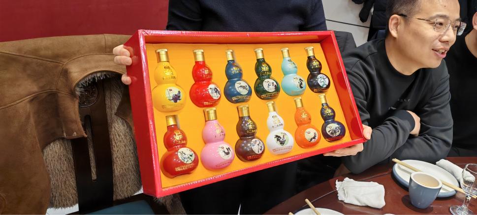 Zemeijia chào đón năm con ngựa bằng lễ kỷ niệm đội hàng năm