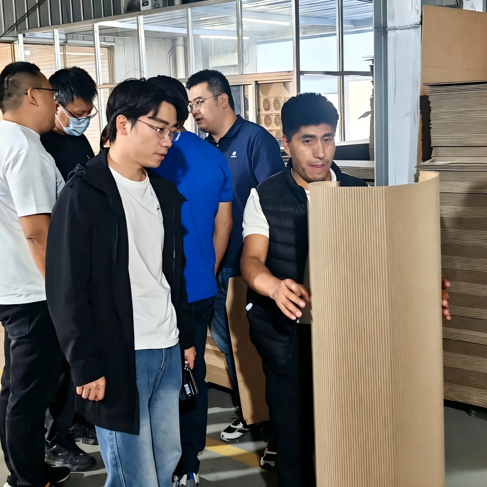 ZMJ Packaging chào mừng khách hàng Peru đến kiểm tra tại chỗ nhà máy và hoàn tất đơn hàng