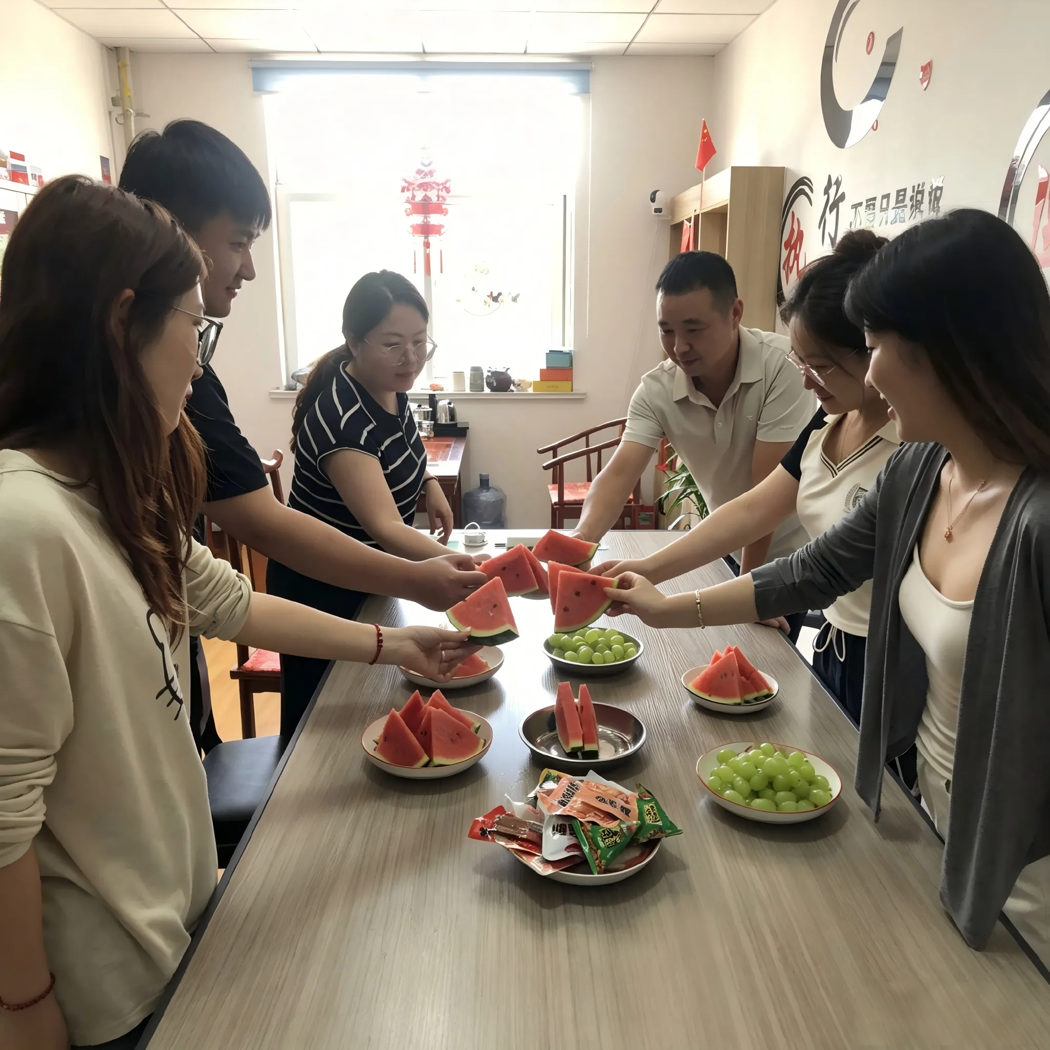 Jack đạt mục tiêu bán hàng và đập vỡ quả trứng vàng